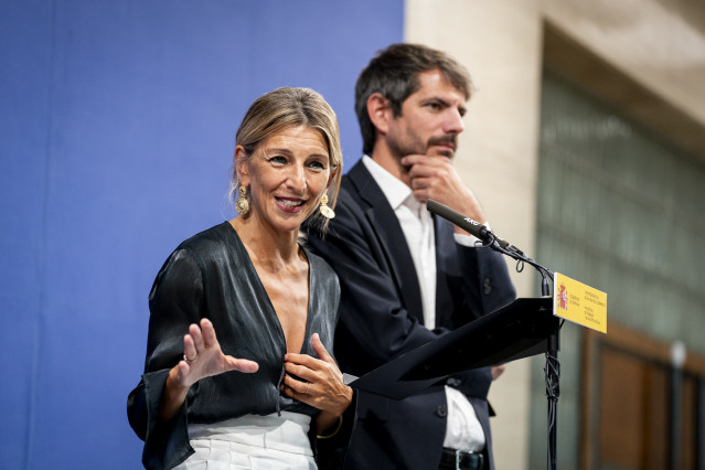 La vicepresidenta segunda del Gobierno y ministra de Trabajo y Economía Social, Yolanda Díaz, y el ministro de Cultura, Ernest Urtasun, ofrecen declaraciones a la prensa tras reunirse con organizaciones ecologistas