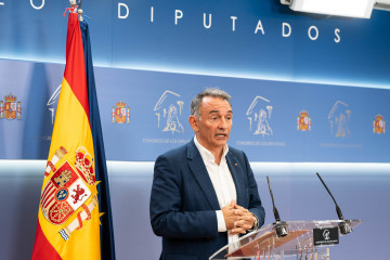 Archivo - El diputado de Sumar Enrique Fernando Santiago Romero durante una rueda de prensa, en el Congreso de los Diputados, a 3 de octubre de 2024, en Madrid (España).