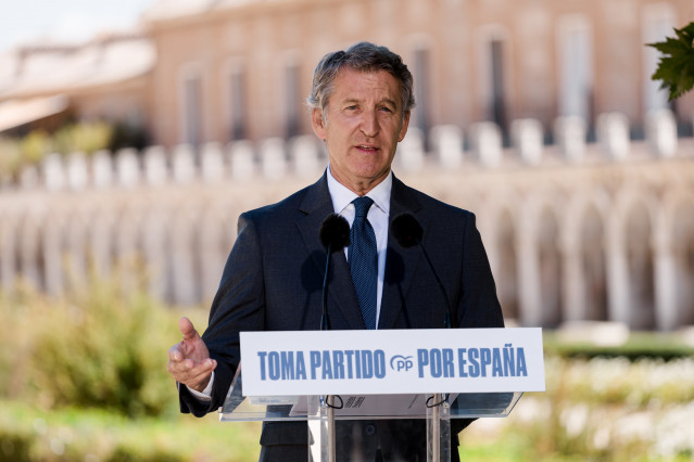 El presidente del Partido Popular, Alberto Núñez Feijóo, durante una rueda de prensa, posterior a la reunión del Comité de Dirección del PP, en el Hotel NH Collection Palacio de Aranjuez, a 1 de septiembre de 2025, en Aranjuez, Madrid (España).