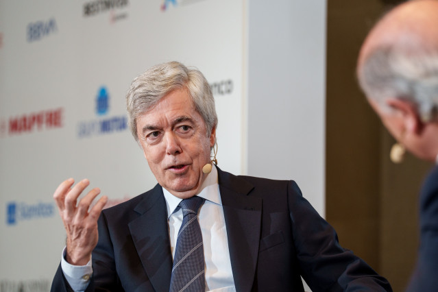 Archivo - El presidente ejecutivo de Renta 4 Banco, Juan Carlos Ureta, interviene durante el V Observatorio de las Finanzas, en el auditorio de la Universidad Camilo José Cela de la sede de Almagro, a 18 de marzo de 2025, en Madrid (España).
