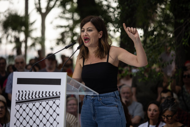 Archivo - La ministra de Juventud e Infancia, Sira Rego, interviene durante el acto internacional '¡Stop genocidio! Palestina libre', en los jardines del Templo de Debod