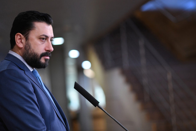 Archivo - El portavoz del Partido Popular en la Asamblea de Madrid, Carlos Díaz-Pache, ofrece una rueda de prensa a su llegada a una sesión plenaria, en la Asamblea de Madrid, a 21 de diciembre de 2023, en Madrid (España).