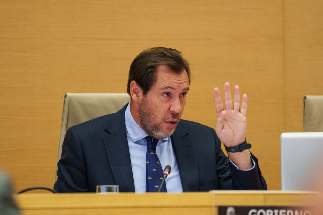 El ministro de Transportes y Movilidad Sostenible, Óscar Puente, comparece, a petición propia, en la Comisión de Transportes y Movilidad Sostenible, en el Congreso de los Diputados, a 4 de septiembre de 2025, en Madrid (España).