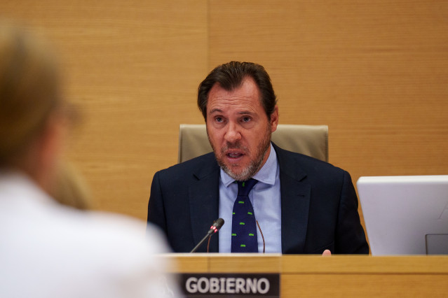El ministro de Transportes y Movilidad Sostenible, Óscar Puente, comparece, a petición propia, en la Comisión de Transportes y Movilidad Sostenible, en el Congreso de los Diputados, a 4 de septiembre de 2025, en Madrid (España).