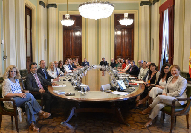 Reunión del ministro de Agricultura, Pesca y Alimentación, Luis Planas, con el comité de dirección del ministerio para fijar los principales ejes de actuación en los próximos meses.