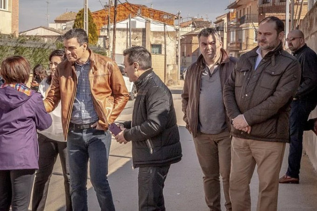 Fotografía tomada en 2017 en Aldeanueva del Ebro (La Rioja) en la campaña de las elecciones primarias del PSOE. Junto al presidente del Gobierno, Pedro Sánchez, aparecen Santos Cerdán, José Luis Ábalos y Koldo García.