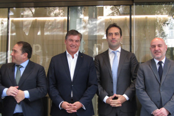 El ministro de Economía, Comercio y Empresa, Carlos Cuerpo; el presidente del ICO, Manuel Illueca; el presidente de Pimec, Antoni Cañete, y el delegado del Gobierno en Catalunya, Carlos Prieto
