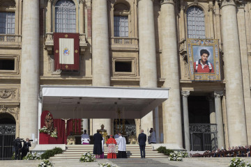 EuropaPress 6938870 papa leon xiv canonizacion carlo acutis plaza san pedro vaticano septiembre