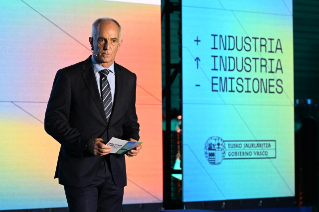 Archivo - El presidente y CEO de Arteche, Alexander Artetxe, en la presentación del nuevo Plan de Industria de Euskadi en la sede de Arteche, a 11 de junio de 2025, en Mungia, Vizcaya, País Vasco (España). Este plan fue presentado a la Comisión Europea la
