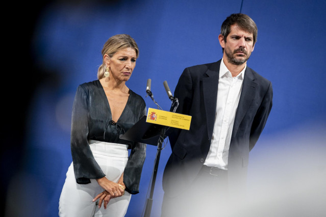La vicepresidenta segunda del Gobierno y ministra de Trabajo y Economía Social, Yolanda Díaz, y el ministro de Cultura, Ernest Urtasun, ofrecen declaraciones a la prensa, a 3 de septiembre de 2025, en Madrid (España).