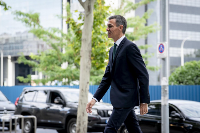 El presidente del Gobierno, Pedro Sánchez, llega al acto  'España, vanguardia de la industria verde' en la sede del ICEX, a 8 de septiembre de 2025, en Madrid (España).