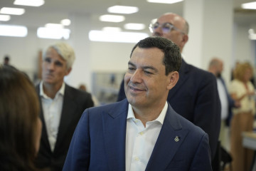 El presidente de la Junta de Andalucía, Juanma Moreno, este lunes en Granada