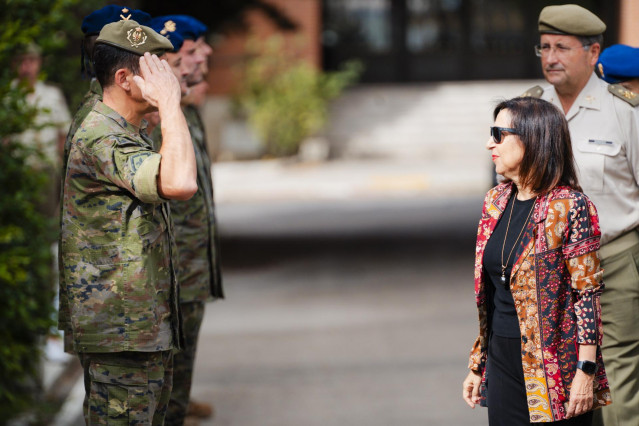 La ministra de Defensa, Margarita Robles, durante una visita a las Fuerzas Aeromóviles del Ejército de Tierra, a 8 de septiembre de 2025, en Colmenar Viejo, Madrid (España).