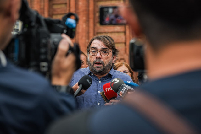 El secretario general de UGT de Catalunya, Camil Ros, en declaraciones a los medios este martes ante el Arc de Triomf