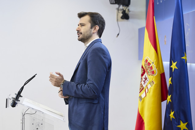 El diputado del Grupo Mixto Javier Sánchez Serna durante una rueda de prensa anterior a la reunión de la junta de portavoces, en el Congreso de los Diputados, a 9 de septiembre de 2025, en Madrid (España).