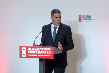 El presidente del Gobierno, Pedro Sánchez, interviene durante el acto de la Agencia Española de Cooperación Internacional con motivo del Día de las personas cooperantes, a 8 de septiembre de 2025,