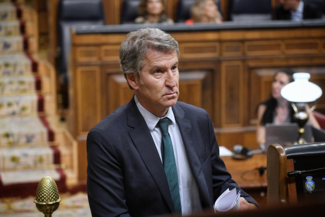 Archivo - El presidente del PP, Alberto Núñez Feijóo, durante una sesión plenaria extraordinaria, en el Congreso de los Diputados, a 22 de julio de 2025, en Madrid (España).