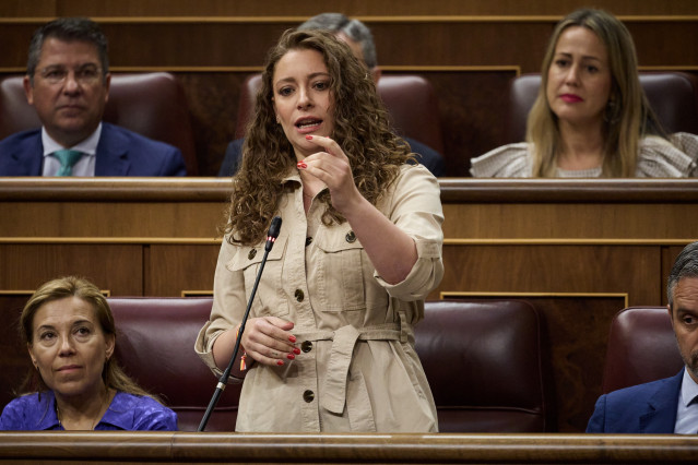Archivo - La diputada del PP, Esther Muñoz, durante un pleno en el Congreso de los Diputados, a 25 de junio de 2025, en Madrid (España).
