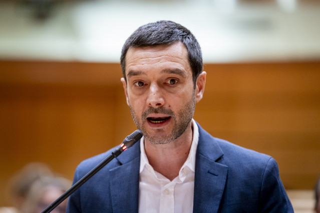 El ministro de Derechos Sociales, Consumo y Agenda 2030, Pablo Bustinduy, durante una sesión de control al Gobierno, en el Senado, a 9 de septiembre de 2025, en Madrid (España).