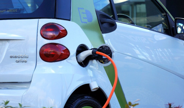 Archivo - Coche eléctrico.