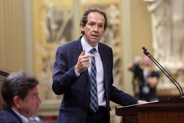 Archivo - El portavoz parlamentario adjunto del PSIB-PSOE, Marc Pons, durante un debate de presupuestos autonómicos en el Parlament.