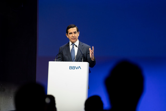 Archivo - El presidente de BBVA, Carlos Torres Vila, durante una rueda de prensa, en el Auditorio Ciudad BBVA, a 30 de enero de 2025, en Madrid (España).