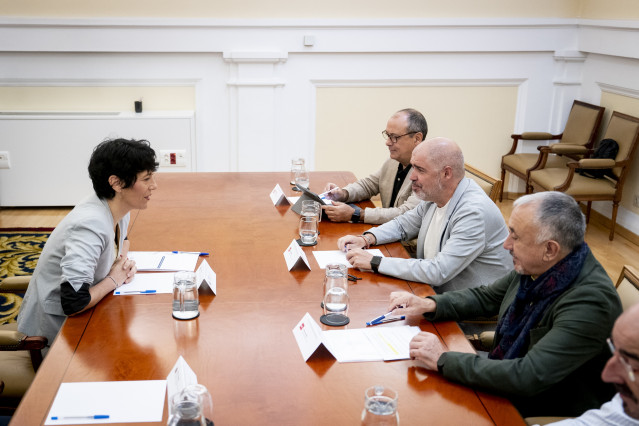 La ministra de Inclusión, Seguridad Social y Migraciones, Elma Saiz, el secretario general de CCCOO, Unai Sordo, y el secretario general de UGT, Pepe Álvarez.