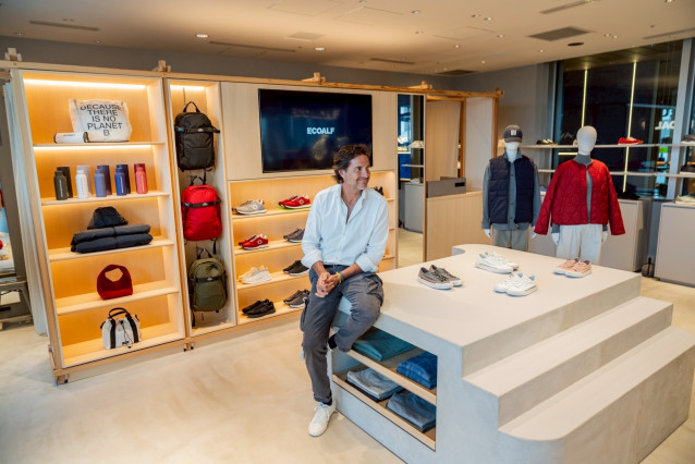 Javier Goyeneche en nueva tienda de Ecoalf.