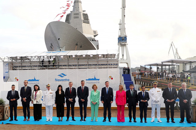 Foto de familia durante la ceremonia de la botadura de la fragata F-111, en el astillero de Navantia, a 11 de septiembre de 2025, en Ferrol, A Coruña, Galicia (España). Durante el acto, Doña Sofía amadrina la botadura de la Fragata F-111 “Bonifaz”, primer