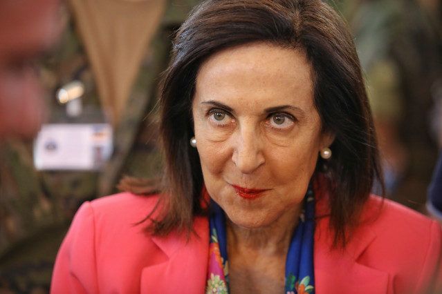 La ministra de defensa, Margarita Robles, visita al personal de la misión de asistencia militar de la Unión Europea en apoyo a Ucrania, en la Academia de Infantería de Toledo, a 5 de septiembre de 2025, en Toledo, Castilla-La Mancha (España).