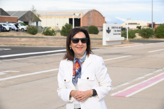 La ministra de Defensa, Margarita Robles, visita el European Tactical Airlift Centre (ETAC), en la Base Aérea de Zaragoza, a 10 de septiembre de 2025, en Zaragoza, Aragón (España).