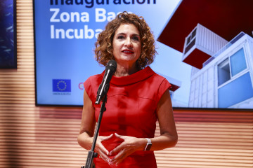 La vicepresidenta primera del Gobierno de España y ministra de Hacienda, María Jesús Montero, durante el acto inaugural del edificio de Zona Base-Incubazul en la Zona Franca, a 12 de septiembre de 