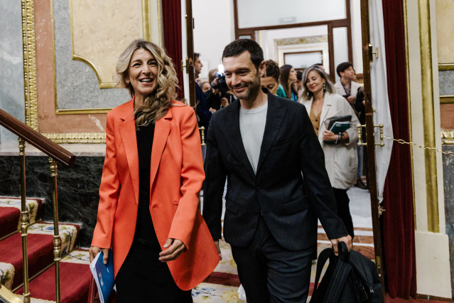 La vicepresidenta segunda y ministra de Trabajo, Yolanda Díaz y el ministro de Derechos Sociales y Agenda 2030, Pablo Bustinduy, llegan a un pleno en el Congreso de los Diputados, a 10 de septiembre de 2025, en Madrid (España).