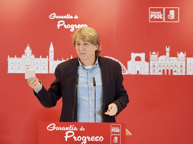 Archivo - El secretario general del PSOECyL, Carlos Martínez, interviene durante la clausura del Congreso provincial del PSOE de Valladolid, a 26 de abril de 2025. Archivo.