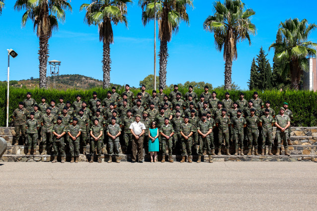 Margarita Robles visita la Brigada 'Guzmán el Bueno' X y preside la entrega de condecoraciones a los participantes en la Operación 'Libre Hidalgo' en Líbano y en la Operación 'Dana 2024'. Base Cerro Muriano (Córdoba).