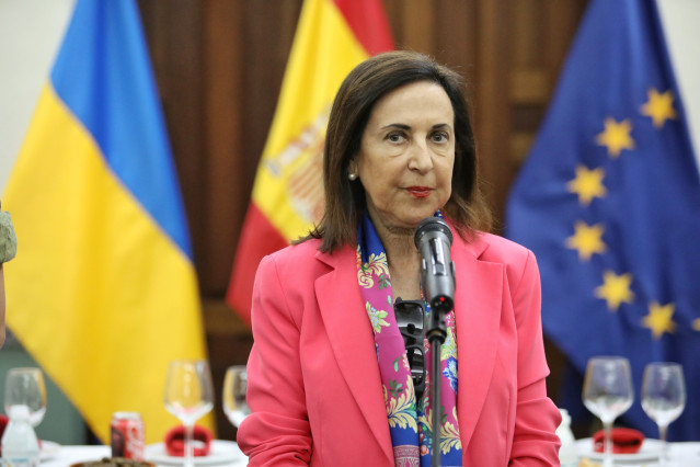 La ministra de defensa, Margarita Robles, interviene durante su visita al personal de la misión de asistencia militar de la Unión Europea en apoyo a Ucrania, en la Academia de Infantería de Toledo, a 5 de septiembre de 2025, en Toledo, Castilla-La Mancha