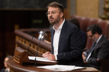 Archivo - El diputado de Compromis Alberto Ibáñez interviene durante un pleno extraordinario, en el Congreso de los Diputados, a 9 de julio de 2025, en Madrid (España).