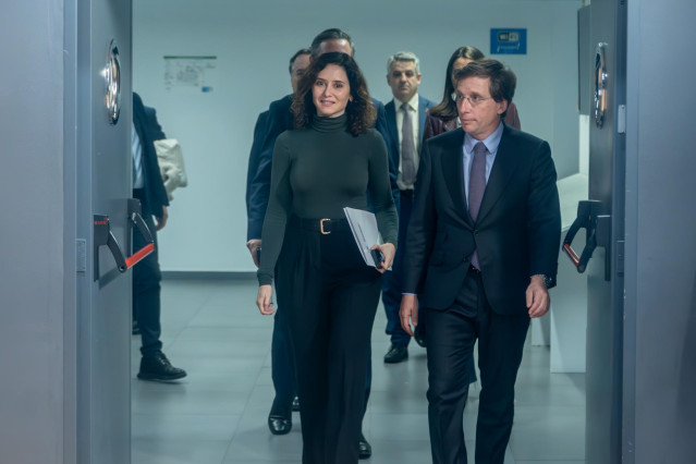 Archivo - La presidenta de la Comunidad de Madrid y del Partido Popular de Madrid, Isabel Díaz Ayuso, y el alcalde de Madrid, José Luis Martínez-Almeida,  a su llegada al Comité Ejecutivo Autonómico del PP de Madrid, en el Centro Cultural Galileo, a 27 de