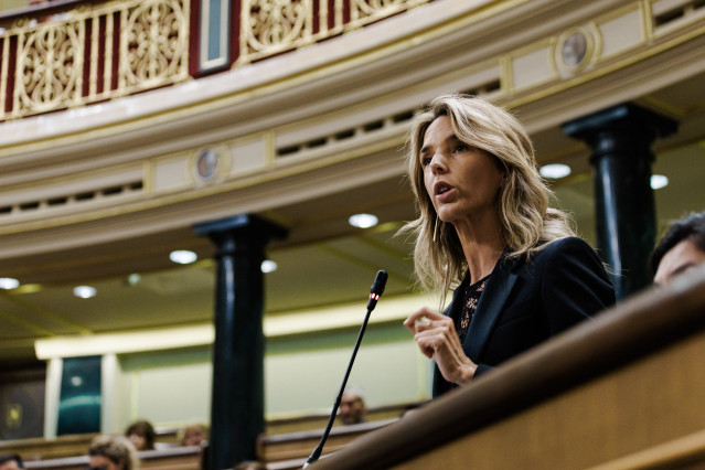 La diputada del PP Cayetana Álvarez de Toledo interviene durante un pleno en el Congreso de los Diputados, a 10 de septiembre de 2025, en Madrid (España).