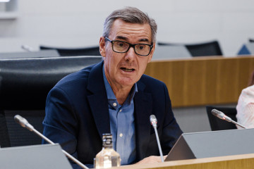 El presidente de la CNMV, Carlos San Basilio, inaugura una jornada DE APIE junto con CEOE y Dircom, en la sede de la CEOE, a 15 de septiembre de 2025, en Madrid (España).