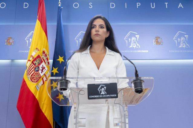 La portavoz de VOX en el Congreso, Pepa Millán, durante una rueda de prensa en el Congreso.