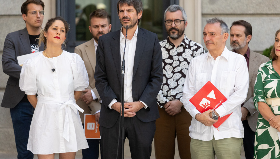 Archivo - El ministro de Cultura, Ernest Urtasun, ofrece declaraciones a los medios tras la reunión de seguimiento del pacto del Gobierno de coalición entre PSOE y Sumar, en el Congreso de los Diput