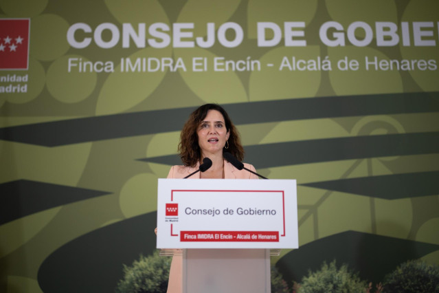 La presidenta de la Comunidad de Madrid, Isabel Díaz Ayuso, durante una rueda de prensa posterior a la reunión del Consejo de Gobierno, en la finca El Encín, a 17 de septiembre de 2025