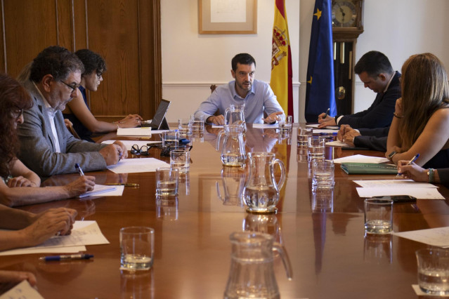 Bustinduy se reúne con el Consejo de Consumidores y Usuarios.