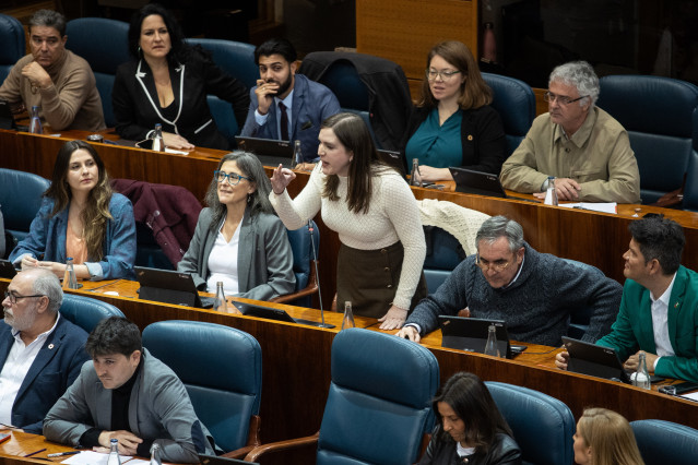 Archivo - La diputada de Más Madrid en la Asamblea Jimena González en un Pleno de la Asamblea de Madrid.
