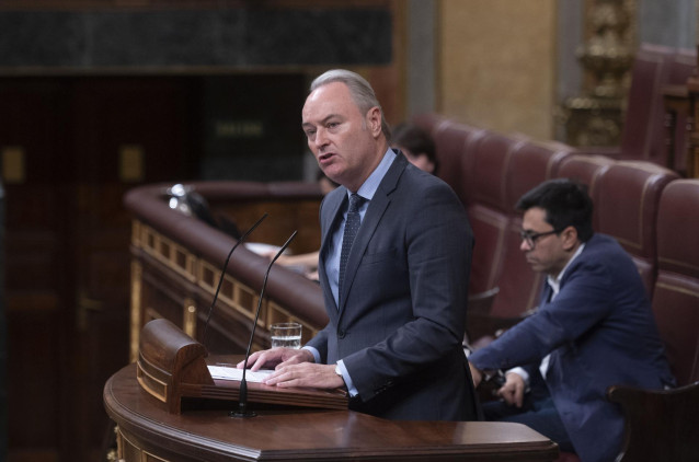 Archivo - El diputado del PP Alberto Fabra, interviene durante una sesión plenaria, en el Congreso de los Diputados, a 22 de octubre de 2024, en Madrid (España).