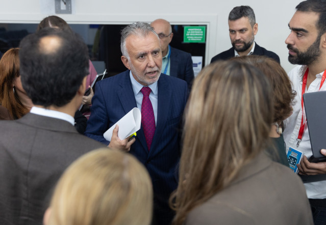 Archivo - El ministro de Política Territorial, Ángel Víctor Torres, a su salida de una rueda de prensa, a 25 de octubre de 2024, en Madrid (España).