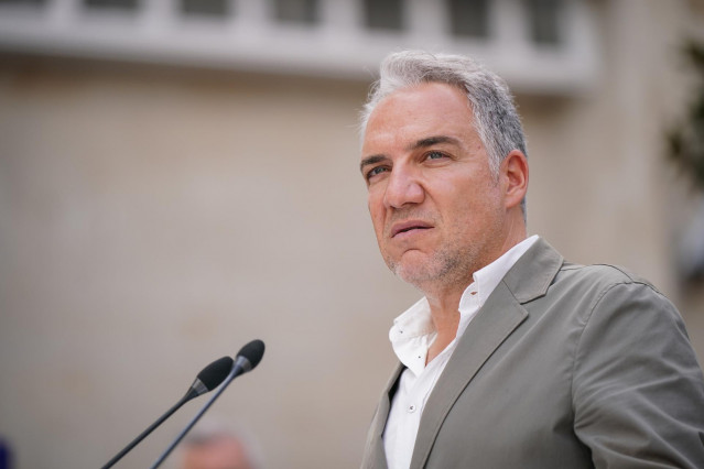 El vicesecretario de coordinación autonómica, Elías Bendodo, se reúne con el grupo parlamentario del PP vasco, a 19 de septiembre de 2025, en Vitoria-Gasteiz, Álava