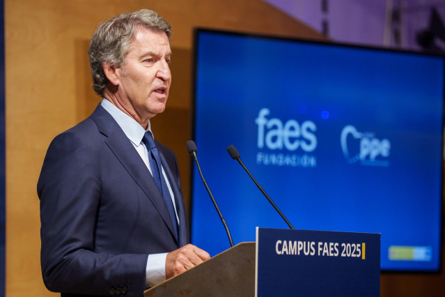 El presidente del PP, ALberto Núñez Feijóo, durante la clausura del Campus FAES, a 19 de septiembre de 2025, en Madrid (España). Este año la cita de FAES viene marcada por la ofensiva de Sánchez contra Israel por la situación en Gaza. De hecho, el Ejecuti