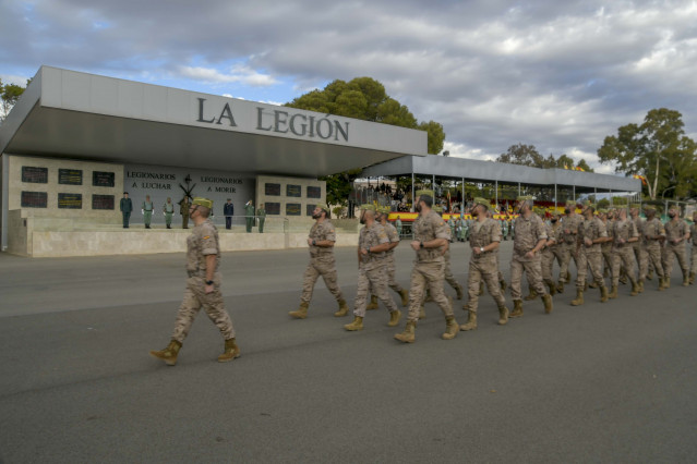 Archivo - Desfile de la Brigada de la Legión en la base militar 'Álvarez de Sotomayor' de Viator (Almería).